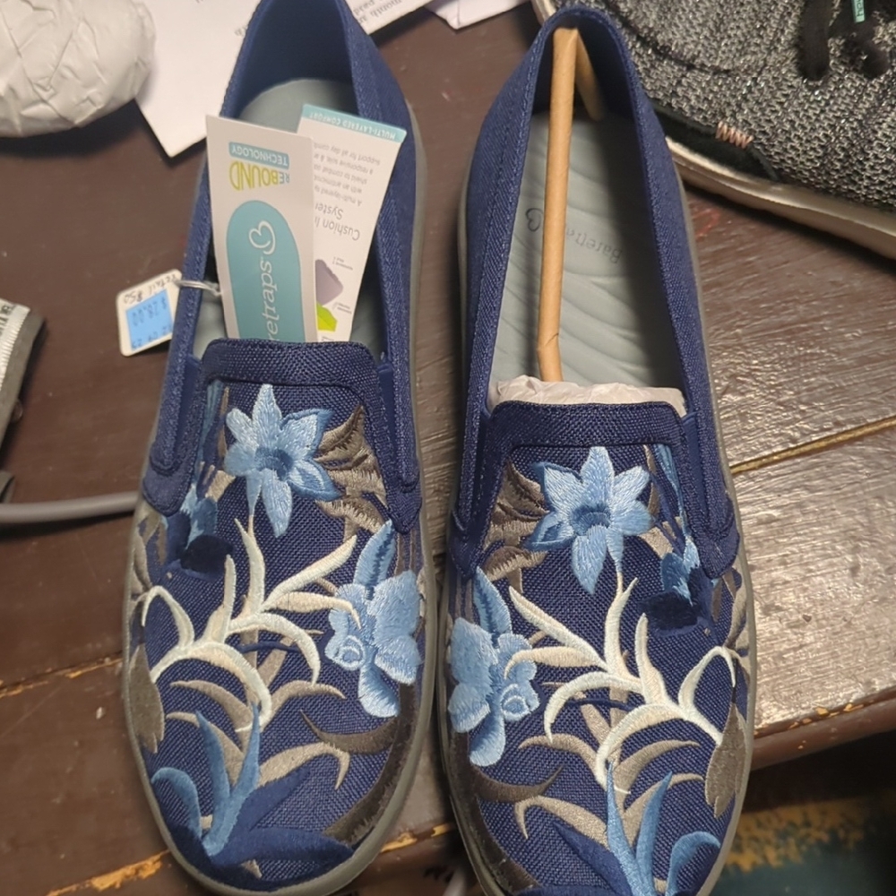 NWT Beartraps Bonair Loafers Blue Floral Embroidery Cushion Comfort Size 10W,